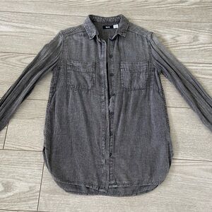 BDG women’s long arm button up shirt. Size: XS.